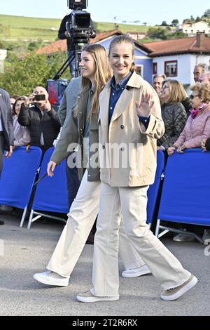 Le roi espagnol Felipe VI et la reine Letizia avec la princesse des Asturies Leonor de Borbon lors d'une visite à Arroes, Pion et Candanal (Villaviciosa) en tant que lauréat du 34e Prix annuel du Village exemplaire des Asturies, Espagne, le samedi 21 octobre 2023. Crédit : CORDON PRESS/Alamy Live News Banque D'Images
