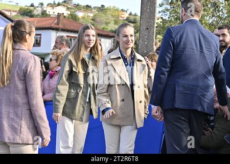 Le roi espagnol Felipe VI et la reine Letizia avec la princesse des Asturies Leonor de Borbon lors d'une visite à Arroes, Pion et Candanal (Villaviciosa) en tant que lauréat du 34e Prix annuel du Village exemplaire des Asturies, Espagne, le samedi 21 octobre 2023. Crédit : CORDON PRESS/Alamy Live News Banque D'Images