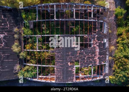Szentkiralyszabadja, Hongrie - vue aérienne sur un quartier résidentiel abandonné, ressemble à une ville fantôme apocalyptique. Banque D'Images
