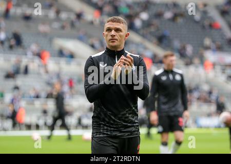 Kieran Trippier of Newcastle se réchauffe - Newcastle United v Burnley, Premier League, St James' Park, Newcastle upon Tyne, Royaume-Uni - 30 septembre 2023 usage éditorial uniquement - des restrictions de DataCo s'appliquent Banque D'Images