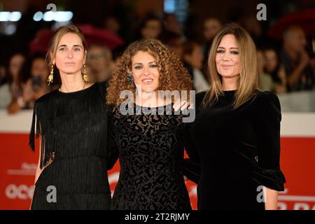 Hiara Barzini, Ginevra Elkann et Ilaria Bernardini assistent au tapis rouge du film « te l’avevo Detto » lors du 18e Festival du film de Rome chez Audit Banque D'Images