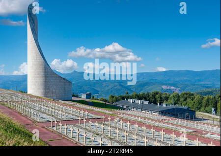 Ancien camp de concentration Natzweiler-Struthof avec le mémorial Phare du souvenir, Natzwiller, Alsace, France Banque D'Images