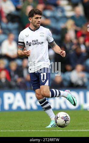 Deepdale, Preston, Royaume-Uni. 21 octobre 2023. EFL Championship football, Preston North End contre Millwall ; Robbie Brady de Preston North End contrôle le ballon crédit : action plus Sports/Alamy Live News Banque D'Images