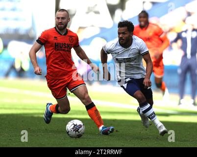 Deepdale, Preston, Royaume-Uni. 21 octobre 2023. EFL Championship football, Preston North End contre Millwall ; Duane Holmes de Preston North End court avec le ballon crédit : action plus Sports/Alamy Live News Banque D'Images