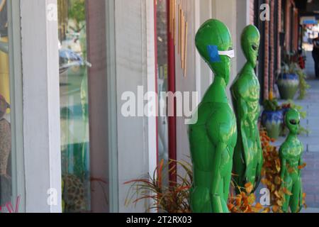 Garlands Re-Do Town Square plus quelques visiteurs royaux Banque D'Images