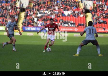 Londres, Angleterre. 21 octobre 2023. Louie Watson de Charlton Athletic lors du match Sky Bet EFL League One entre Charlton Athletic et Reading FC à The Valley. Kyle Andrews/Alamy Live News Banque D'Images