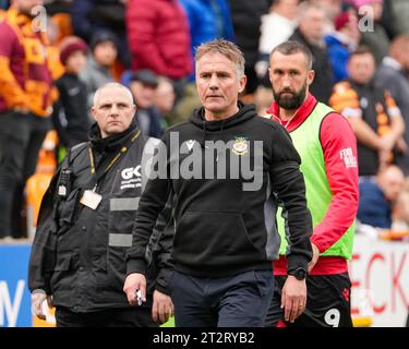 Bradford, Royaume-Uni. 21 octobre 2023. EFL Sky Bet League 2 : Bradford City AFC contre Wrexham AFC. Phil Parkinson, responsable de la première équipe de Wrexham AFC se dirige vers le tunnel à la mi-temps. Crédit Paul B Whitehurst/Alamy Live News Banque D'Images