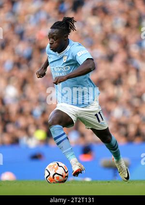 Jeremy Doku de Manchester City lors du match de Premier League à l'Etihad Stadium de Manchester. Date de la photo : Samedi 21 octobre 2023. Banque D'Images