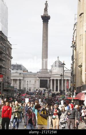 Londres, Royaume-Uni. 21/October/2023 deuxième grande marche pour la Palestine à Londres Une deuxième grande marche en solidarité avec le peuple palestinien a lieu, à Londres, la marche commence à Marble Arch avant de traverser la ville et se termine par un rassemblement à Whitehall, près de Downing Street. La police a imposé des restrictions strictes sur la marche. Crédit : Roland Ravenhill/Alamy. Banque D'Images