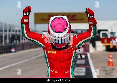 Austin, Etats Unis. 20 octobre 2023. GARCIA Marta (gbr), Prema Racing, portrait célèbre son championnat F1 Academy 2023 lors de la 7e manche de la F1 Academy 2023 du 20 au 22 octobre, sur le circuit des Amériques, à Austin, USA - photo Xavi Bonilla/DPPI crédit : DPPI Media/Alamy Live News Banque D'Images