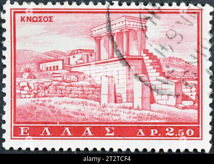 Timbre-poste annulé imprimé par la Grèce, qui montre ruines de l'ancienne Knossos, Crète, vers 1961. Banque D'Images