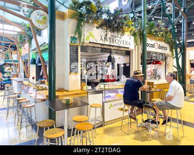 Stalle de tapas au Mercado del Puerto (marché alimentaire couvert), Calle Albareda, Las Palmas de Gran Canaria, Gran Canaria, Îles Canaries, Espagne Banque D'Images