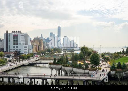 Little Island est une oasis urbaine unique située dans la région du parc de la rivière Hudson, 2023, New York City, États-Unis Banque D'Images