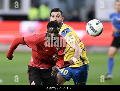 Bruxelles, Belgique. 21 octobre 2023. Makhtar Gueye de RWDM regarde le ballon lors d'un match de football entre RWD Molenbeek et KVC Westerlo, samedi 21 octobre 2023 à Bruxelles, le jour 11 de la saison 2023-2024 de la Jupiler Pro League première division du championnat belge. BELGA PHOTO JOHN THYS crédit : Belga News Agency/Alamy Live News Banque D'Images