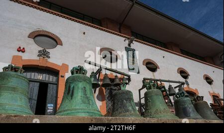 La Fonderie pontificale de cloches Marinelli est une entreprise métallurgique italienne familiale, basée à Agnone, spécialisée dans la coulée de cloches. Banque D'Images