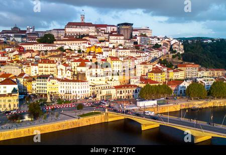 Vue aérienne de l'Université de Coimbra ande Coimbra par drone Banque D'Images