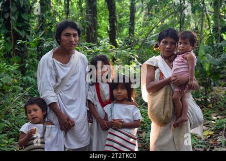 Famille Kogi à la Sierra de Santa Marta Banque D'Images