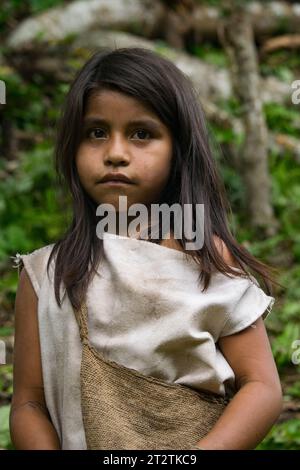 Fille Kogi à la Sierra de Santa Marta Banque D'Images