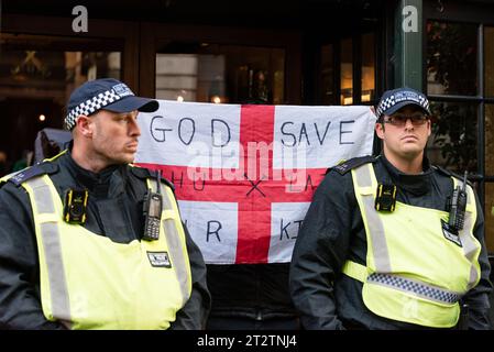 Londres, Royaume-Uni. 21 octobre 2023. Des milliers de personnes marchent en soutien à la Palestine pour demander la fin des attaques israéliennes aveugles à Gaza et la fin de l'apartheid en Palestine. Crédit : Andrea Domeniconi/Alamy Live News Banque D'Images