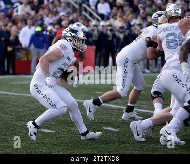 Annapolis, MD, États-Unis. 21 octobre 2023. Air Force Falcons RB #26 Owen Burk court avec le ballon lors d'un match de football de la NCAA entre l'Académie navale des États-Unis et l'Académie de l'Armée de l'air des États-Unis au Navy-Marine Corp Memorial Stadium à Annapolis, Maryland. Justin Cooper/CSM/Alamy Live News Banque D'Images