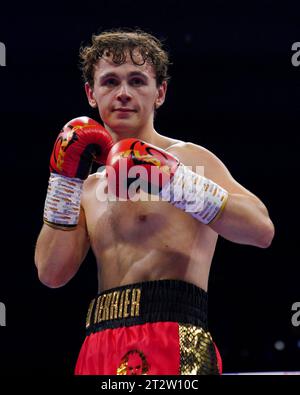 Jack Turner célèbre sa victoire dans le combat des poids lourds contre Adam Yahaya au M&S Bank Arena, Liverpool. Date de la photo : Samedi 21 octobre 2023. Banque D'Images