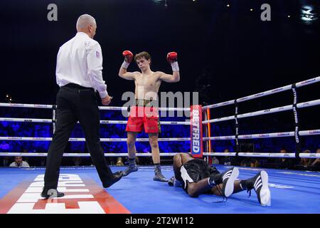 Jack Turner célèbre sa victoire dans le combat des poids lourds contre Adam Yahaya au M&S Bank Arena, Liverpool. Date de la photo : Samedi 21 octobre 2023. Banque D'Images