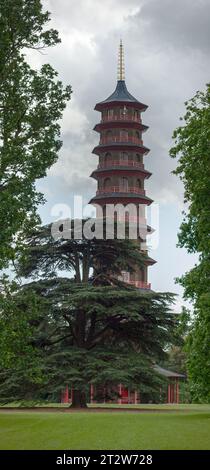 Kew Gardens, Angleterre - Mai 19 2007 : dans le coin sud-est de Kew Gardens se dresse la Grande Pagode (par Sir William Chambers), érigée en 1762, à partir de a. Banque D'Images