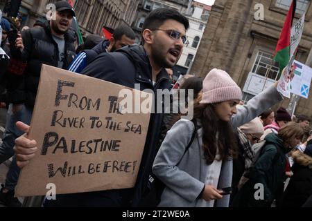 Glasgow, Royaume-Uni, 21 octobre 2023. Rassemblement en soutien à la Palestine face à l'agression israélienne, à Glasgow, en Écosse, le 21 octobre 2023. Crédit photo : Jeremy Sutton-Hibbert/Alamy Live News. Banque D'Images