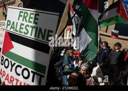 Glasgow, Royaume-Uni, 21 octobre 2023. Rassemblement en soutien à la Palestine face à l'agression israélienne, à Glasgow, en Écosse, le 21 octobre 2023. Crédit photo : Jeremy Sutton-Hibbert/Alamy Live News. Banque D'Images