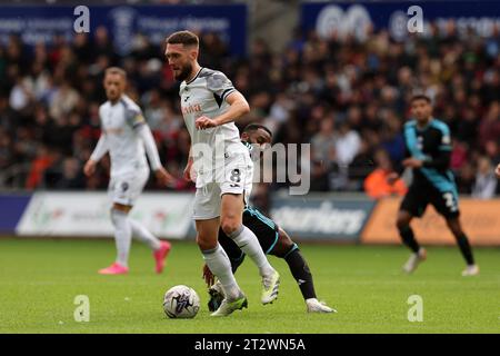 Swansea, Royaume-Uni. 21 octobre 2023. Matt Grimes de la ville de Swansea. Dans l'action c) . Match de championnat EFL Skybet, Swansea City contre Leicester City au Swansea.com Stadium à Swansea, pays de Galles le samedi 21 octobre 2023. Cette image ne peut être utilisée qu'à des fins éditoriales. Usage éditorial uniquement, photo par Andrew Orchard/Andrew Orchard photographie sportive/Alamy Live News crédit : Andrew Orchard photographie sportive/Alamy Live News Banque D'Images