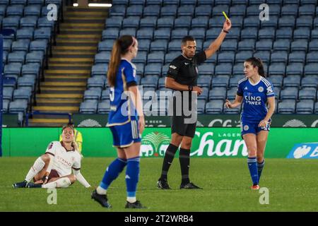 Leicester, Royaume-Uni. 21 octobre 2023. Leicester, Angleterre, 21 octobre 2023 : Shannon O'Brien (27 Leicester City) reçoit un carton jaune lors du match de Super League de Barclays FA Womens entre Leicester City et Manchester City au King Power Stadium de Leicester, Angleterre (Natalie Mincher/SPP) crédit : SPP Sport Press photo. /Alamy Live News Banque D'Images