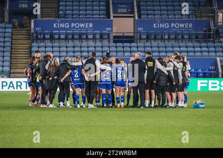 Leicester, Royaume-Uni. 21 octobre 2023. Leicester, Angleterre, 21 octobre 2023 : l'équipe de Leicester City s'est réunie après le match de Super League de Barclays FA Womens entre Leicester City et Manchester City au King Power Stadium à Leicester, Angleterre (Natalie Mincher/SPP) crédit : SPP Sport Press photo. /Alamy Live News Banque D'Images