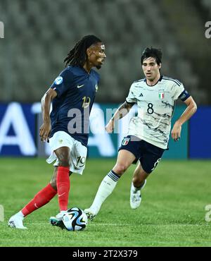 CLUJ-NAPOCA, ROUMANIE - JUIN 22 : Khephren Thuram, de France, et Sandro Tonali, d'Italie, lors du match de l'UEFA Euro 2023 Groupe D des moins de 21 ans entre la France A. Banque D'Images