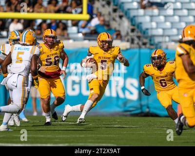 Jacksonville, Floride, États-Unis. 21 octobre 2023. Le quarterback de Bethune Cookman, Luke Sprague (5 ans), court avec le ballon lors de la 1e moitié du match de football NCAA entre les Jaguars de l'Université du Sud et les Wildcats de Bethune Cookman au stade Everbank de Jacksonville, en Floride. Romeo T Guzman/Cal Sport Media/Alamy Live News Banque D'Images