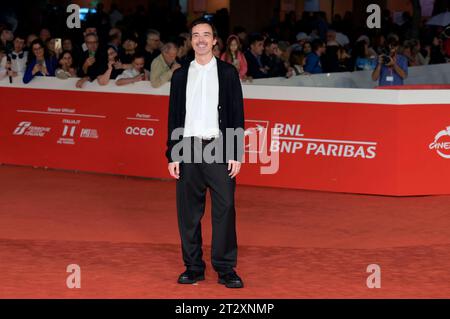 Diodato BEI der Premiere des Kinofilms Palazzina LAF auf dem 18. International Filmfestival von ROM/Festa del Cinema di Roma 2023 im Auditorium Parco della Musica. ROM, 21.10.2023 *** Diodato à la première du long métrage Palazzina LAF au Festival International du film de Rome 18 Festa del Cinema di Roma 2023 à l'Auditorium Parco della Musica Rome, 21 10 2023. Photo:XA.XM.xTinghinox/xFuturexImagex palazzina 3024 crédit : Imago/Alamy Live News Banque D'Images