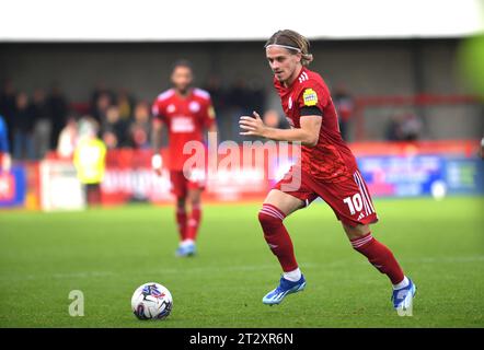 Ronan Darcy de Crawley lors du match Sky Bet EFL League Two entre Crawley Town et Crewe Alexandra au Broadfield Stadium , Crawley , Royaume-Uni - 21 octobre 2023 photo Simon Dack / Telephoto Images usage éditorial seulement. Pas de merchandising. Pour les images de football des restrictions FA et Premier League s'appliquent inc. Aucune utilisation Internet/mobile sans licence FAPL - pour plus de détails contacter football Dataco Banque D'Images