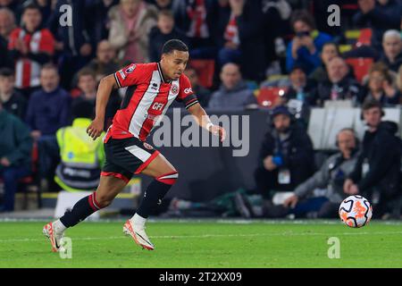 Sheffield, Royaume-Uni. 21 octobre 2023. Cameron Archer #10 de Sheffield United court avec le ballon lors du match de Premier League Sheffield United vs Manchester United à Bramall Lane, Sheffield, Royaume-Uni, le 21 octobre 2023 (photo de Conor Molloy/News Images) à Sheffield, Royaume-Uni le 10/21/2023. (Photo de Conor Molloy/News Images/Sipa USA) crédit : SIPA USA/Alamy Live News Banque D'Images