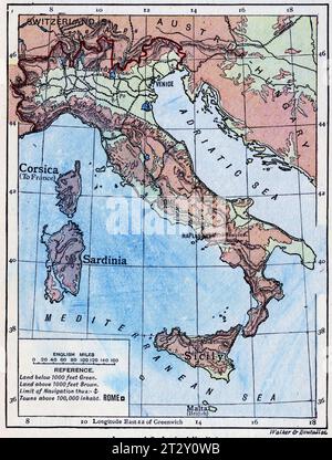 Carte de l'Italie en Europe circa 1910 d'un manuel de géographie scolaire Banque D'Images