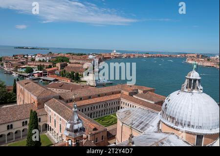 Skyline de Venise sur le canal de la Giudecca depuis le clocher de l'église San Giorgio Maggiore sur l'île de Saint Giorgio Maggiore à Venise Banque D'Images