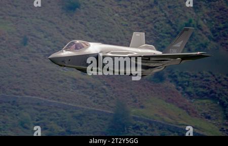 F-35a Lightning II de la Royal Norwegian Air Force, niveau bas dans le Lake District pendant l'exercice Cobra Warrior Banque D'Images