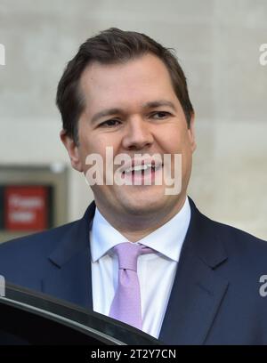 Londres, Angleterre, Royaume-Uni. 22 octobre 2023. Le ministre britannique de l'Immigration ROBERT JENRICK vu à l'extérieur des studios de la BBC après être apparu le dimanche avec Laura Kuenssberg (image de crédit : © Thomas Krych/ZUMA Press Wire) À USAGE ÉDITORIAL UNIQUEMENT! Non destiné à UN USAGE commercial ! Banque D'Images