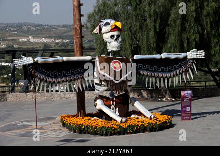 Non exclusif : 20 octobre 2023, État de Puebla, Mexique : des catrines monumentales avec diverses représentations de personnages ornent les champs et les lieux dans Th Banque D'Images