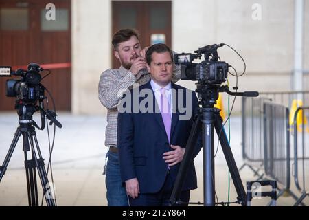 Londres, Angleterre, Royaume-Uni. 22 octobre 2023. Le ministre de l'Immigration ROBERT JENRICK est vu devant la BBC alors qu'il apparaît dimanche avec Laura Kuenssberg. (Image de crédit : © Tayfun Salci/ZUMA Press Wire) USAGE ÉDITORIAL SEULEMENT! Non destiné à UN USAGE commercial ! Banque D'Images