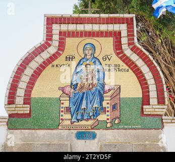 Mosaïque de Marie et bébé Jésus au-dessus de l'entrée au monastère de Panagia Theotokos au-dessus de Paleokastritsa sur la côte de Corfou - Îles Ioniennes Grèce Banque D'Images