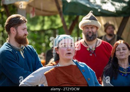 Re-enactors at Iron Age Market reconstitution à Pukkisaari Island, Helsinki, Finlande Banque D'Images