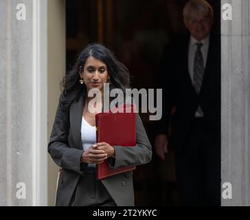 Downing Street, Londres, Royaume-Uni. 17 octobre 2023. Claire Coutinho MP, secrétaire d'État à la sécurité énergétique et Net Zero quitte le 10 Downing Street après une réunion hebdomadaire du cabinet. Crédit : Malcolm Park/Alamy Banque D'Images