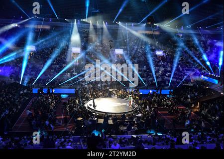 Paris, France. 22 octobre 2023. Crowd assiste à la finale mondiale Red Bull BC One 2023 à Paris, France, le 21 octobre 2023. Photo de Firas Abdullah/ABACAPRESS.COM crédit : Abaca Press/Alamy Live News Banque D'Images