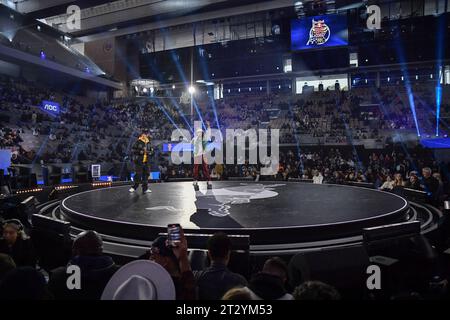 Paris, France. 22 octobre 2023. Crowd assiste à la finale mondiale Red Bull BC One 2023 à Paris, France, le 21 octobre 2023. Photo de Firas Abdullah/ABACAPRESS.COM crédit : Abaca Press/Alamy Live News Banque D'Images