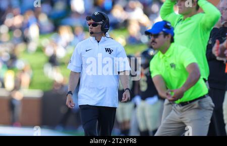 21 octobre 2023 : Dave Clawson est l'entraîneur de Wake Forest. Match de football NCAA entre l'Université de Pittsburgh et l'Université Wake Forest, au Allegacy Federal Credit Union Stadium, Winston Salem, Caroline du Nord. David Beach/CSM Banque D'Images