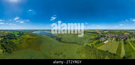 Vue aérienne de la zone des landes autour du lac Federsee près de Bad Buchau en haute Souabe Banque D'Images